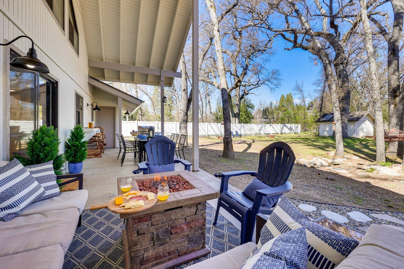Covered patio & fire table