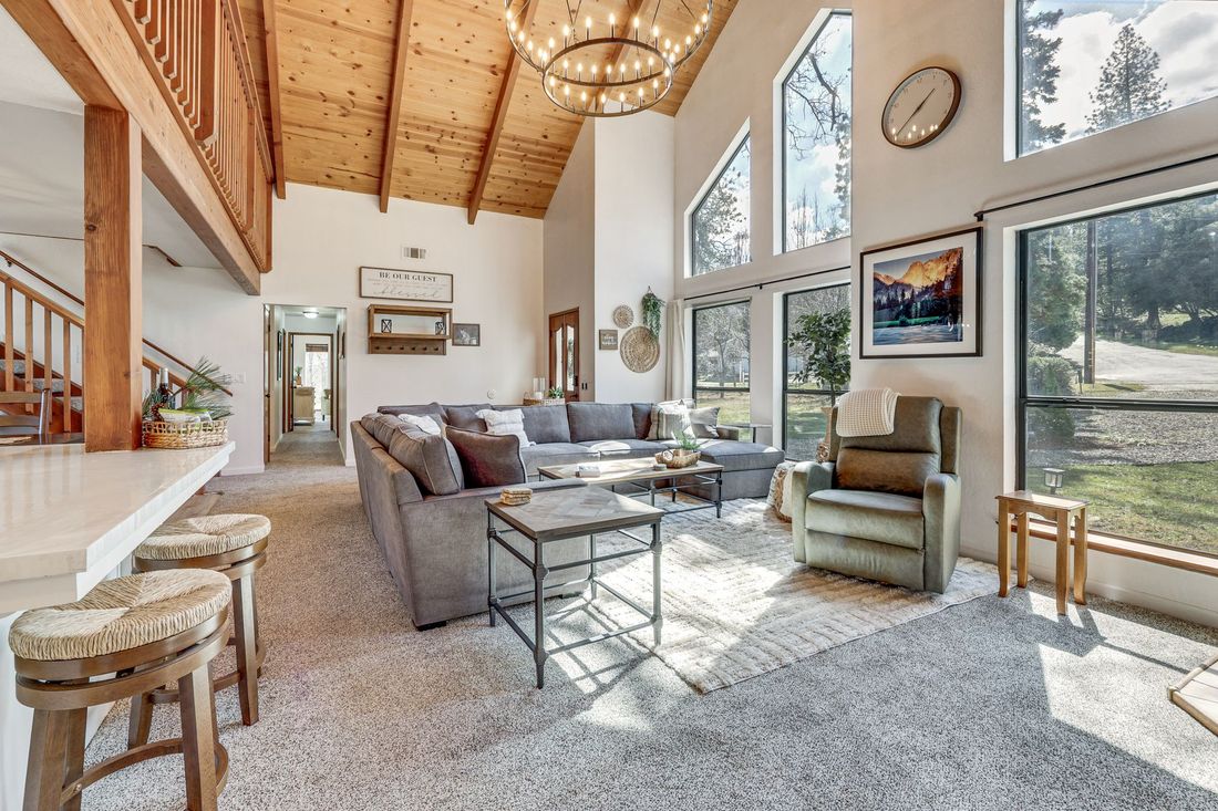 Living room at Faithful Oaks